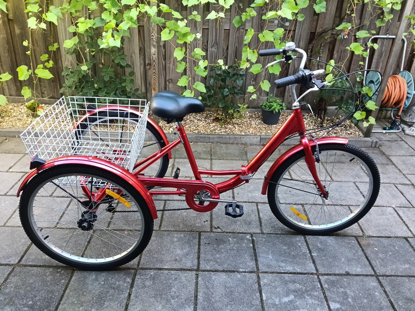 Rode driewieler met mand - Ideaal voor stabiliteit, Ophalen of Verzenden