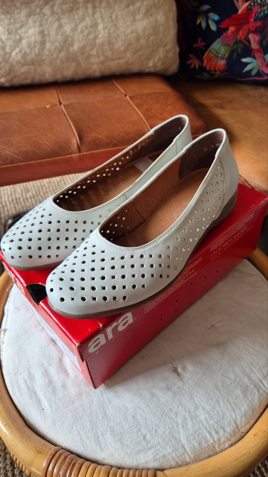 Ara zgan witte leren schoenen mt 39 H, Kleding | Dames, Schoenen, Schoenen met lage hakken, Wit, Ophalen of Verzenden, Zo goed als nieuw
