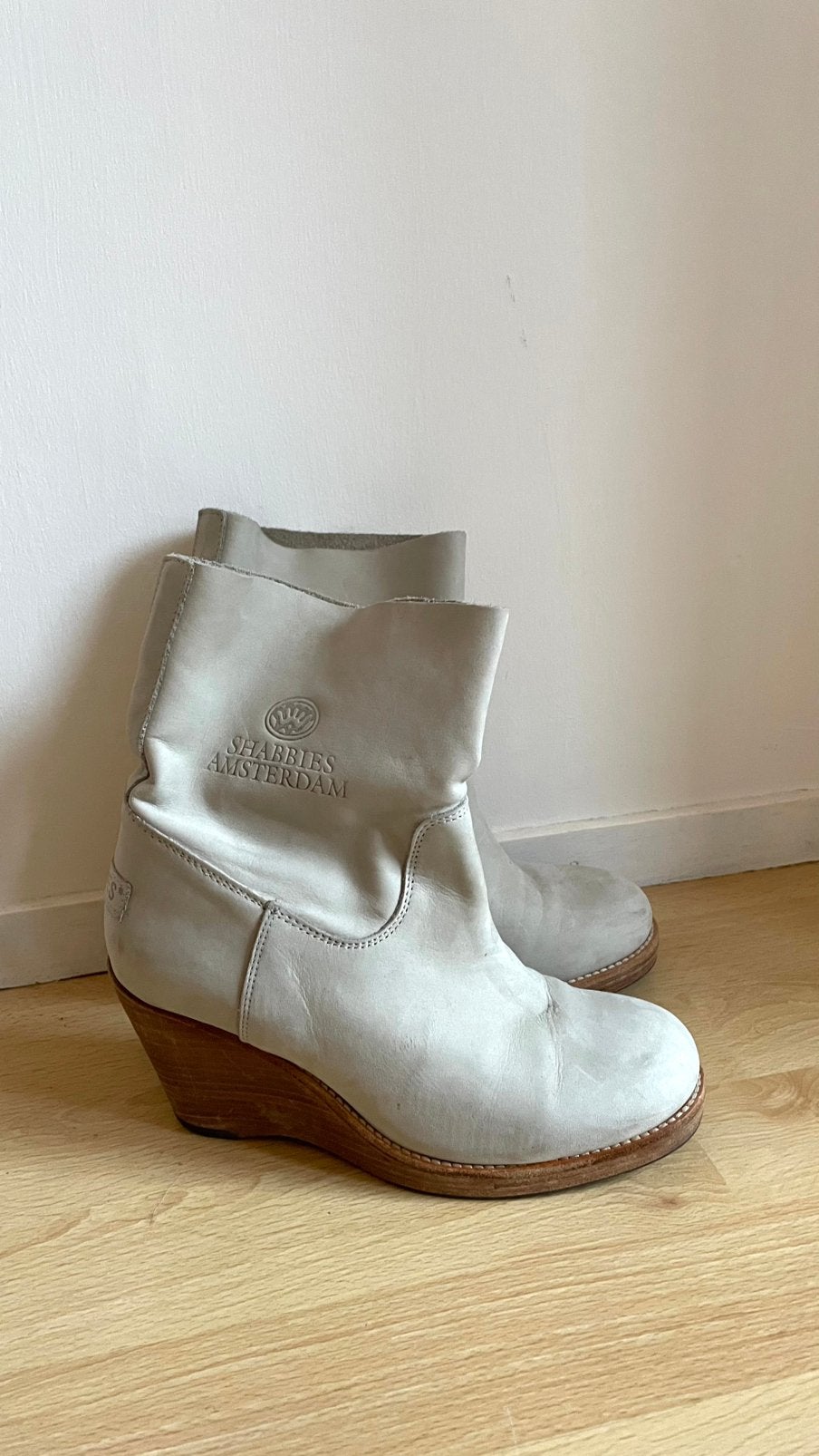 Shabbies sleehak witleer maat 37, Kleding | Dames, Ophalen of Verzenden, Wit, Lage of Enkellaarzen