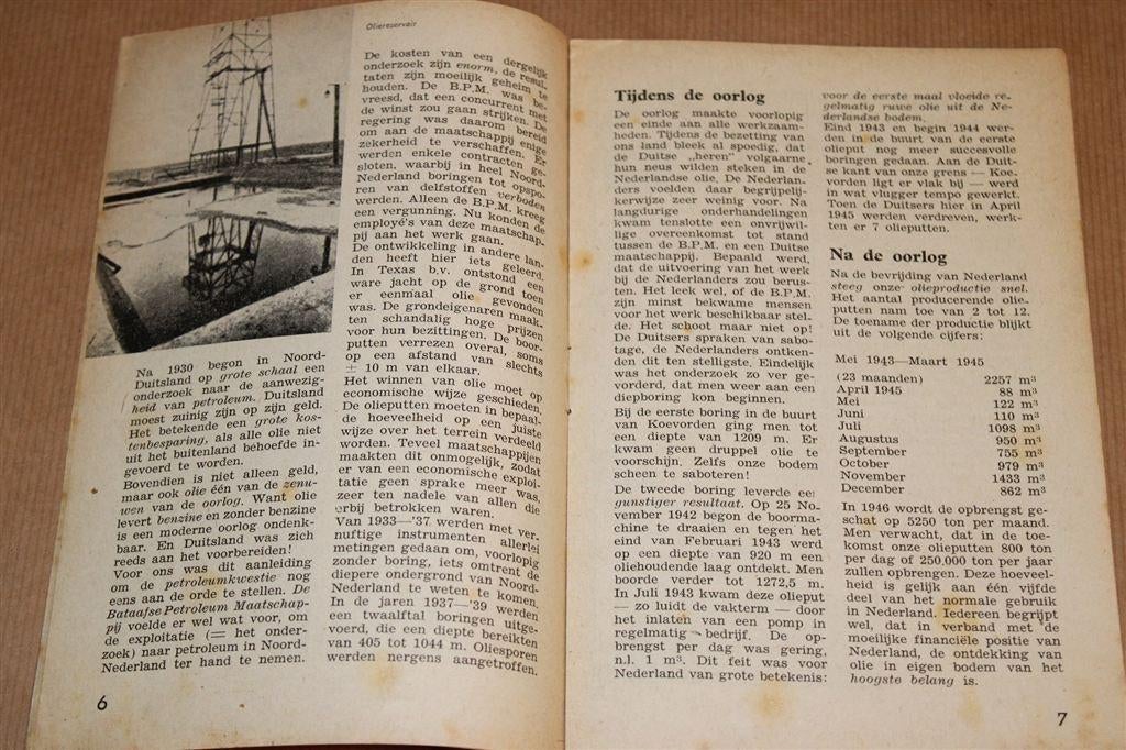 Vloeibaar Goud in Drente\'s Bodem [1946] — Vintage Boekje, Ophalen of Verzenden, Gelezen