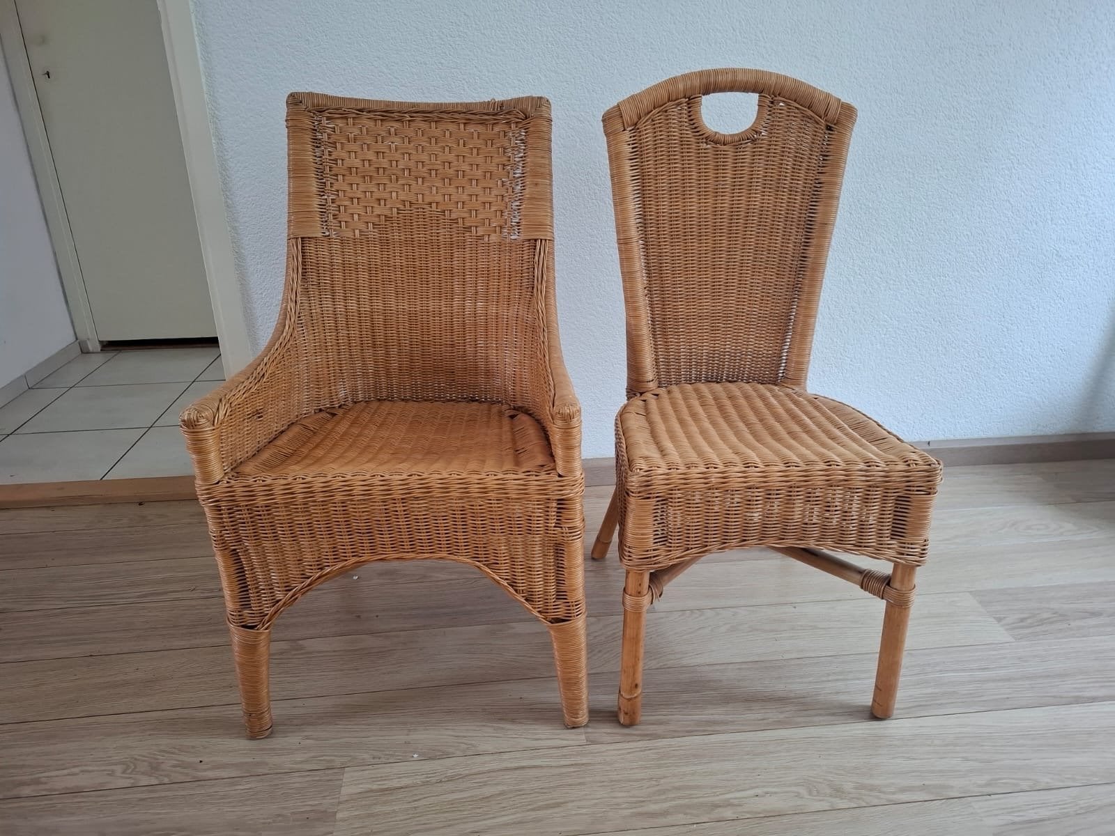 GRATIS 2 Rotan stoelen - eetkamerstoelen, Ophalen, Gebruikt, Twee, Bruin
