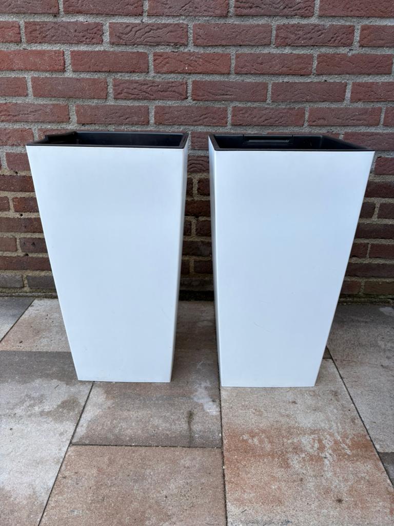 2 hoge witte plantenbakken voor buiten, Tuin en Terras, Bloembakken en Plantenbakken, Ophalen, Kunststof, Vierkant, Zo goed als nieuw