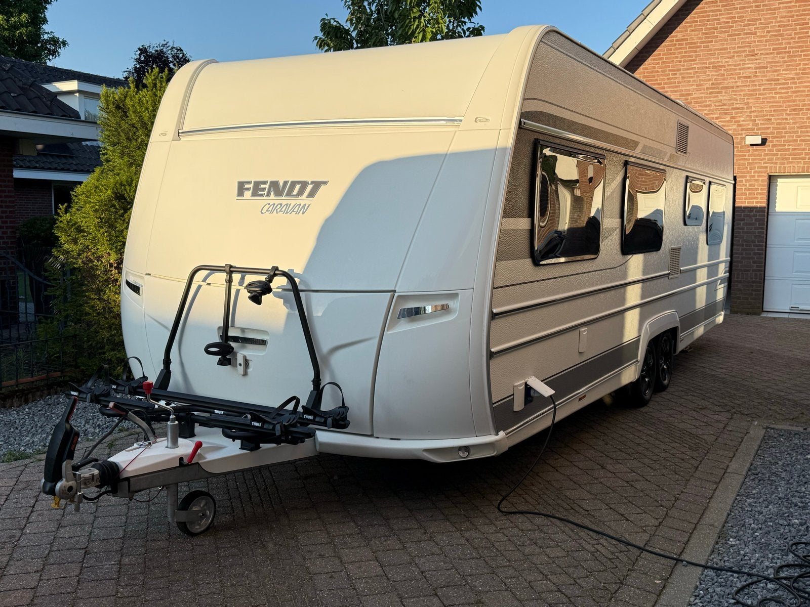 Fendt 650 Larimar - Luxe gezinscaravan met airco en stapelbe, Caravans en Kamperen, Vast bed, Rondzit, Airco, Particulier