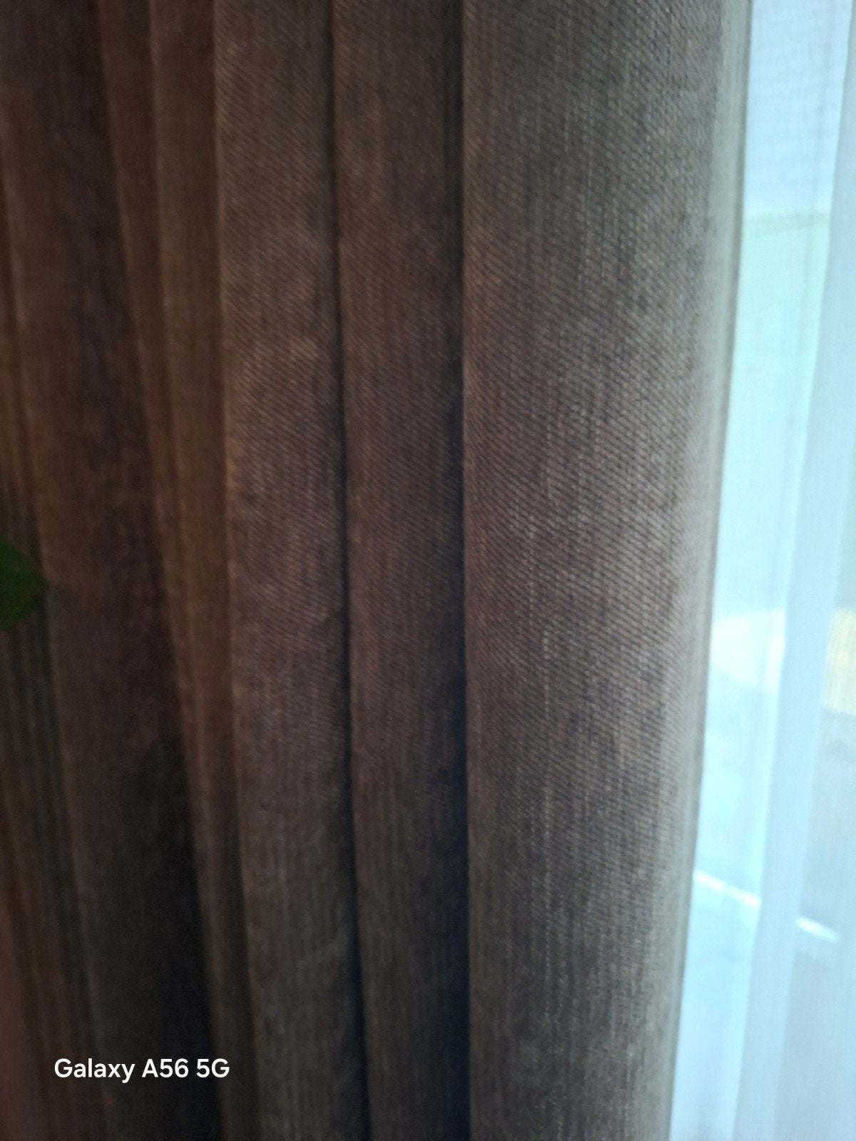 Taupe gordijn met wave plooien van Veneta  3, Plooiafwerking, Overgordijn, Overige merken, Bruin