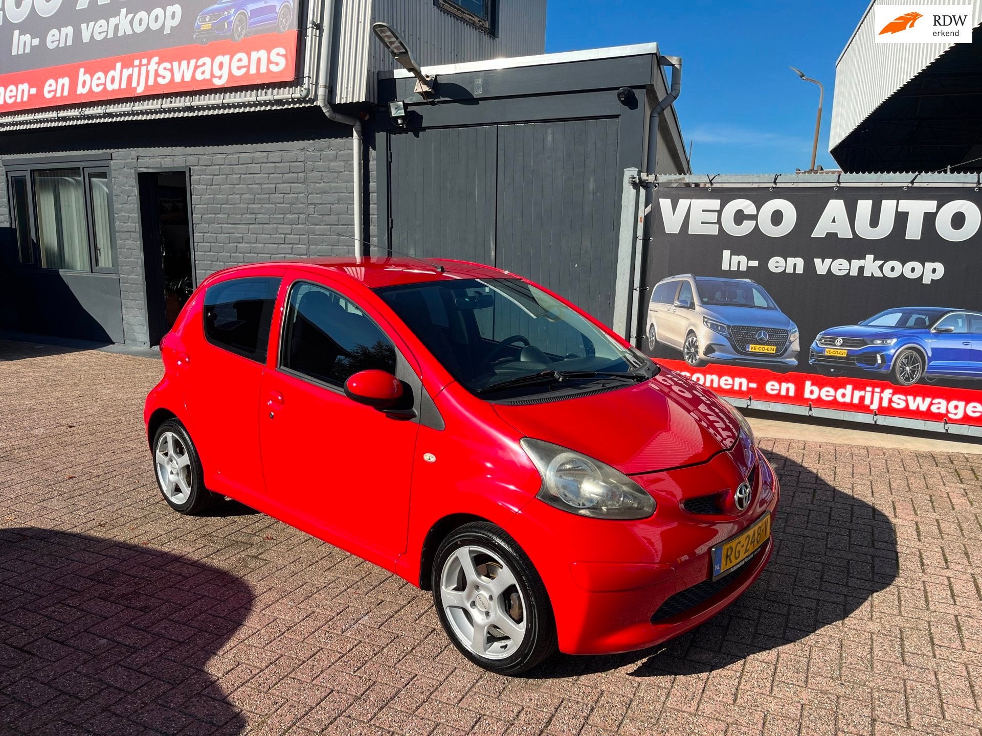 Toyota Aygo 1.0-12V + airco 5 deurs nette auto nieuwe apk, Voorwielaandrijving, Dealer onderhouden, Stof, Gebruikt