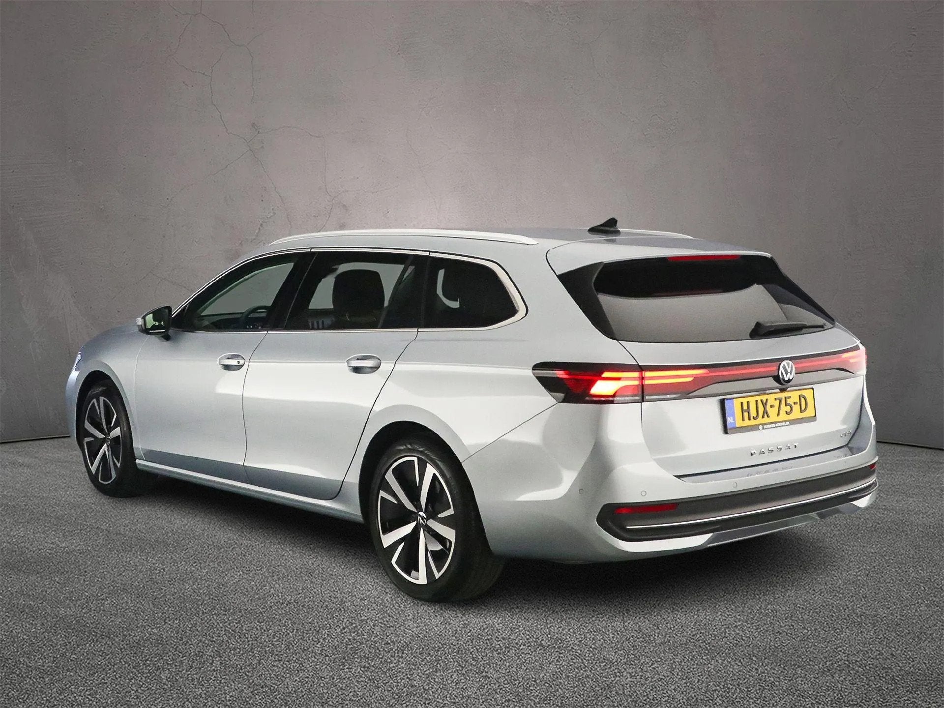 Volkswagen Passat Variant Business (bj 2025, automaat), 4 cilinders, 150 pk, Origineel Nederlands, 1600 kg
