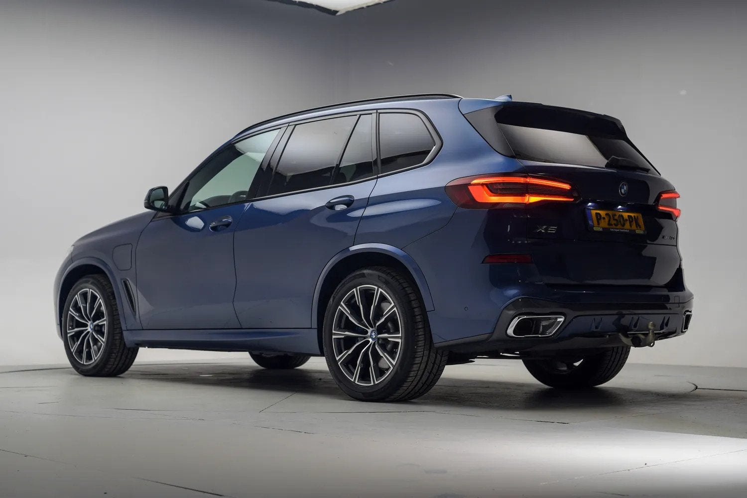 BMW X5 xDrive 45e M Sport High Executive [ Panorama Luchtver, X5, 394 pk, Blauw, Leder