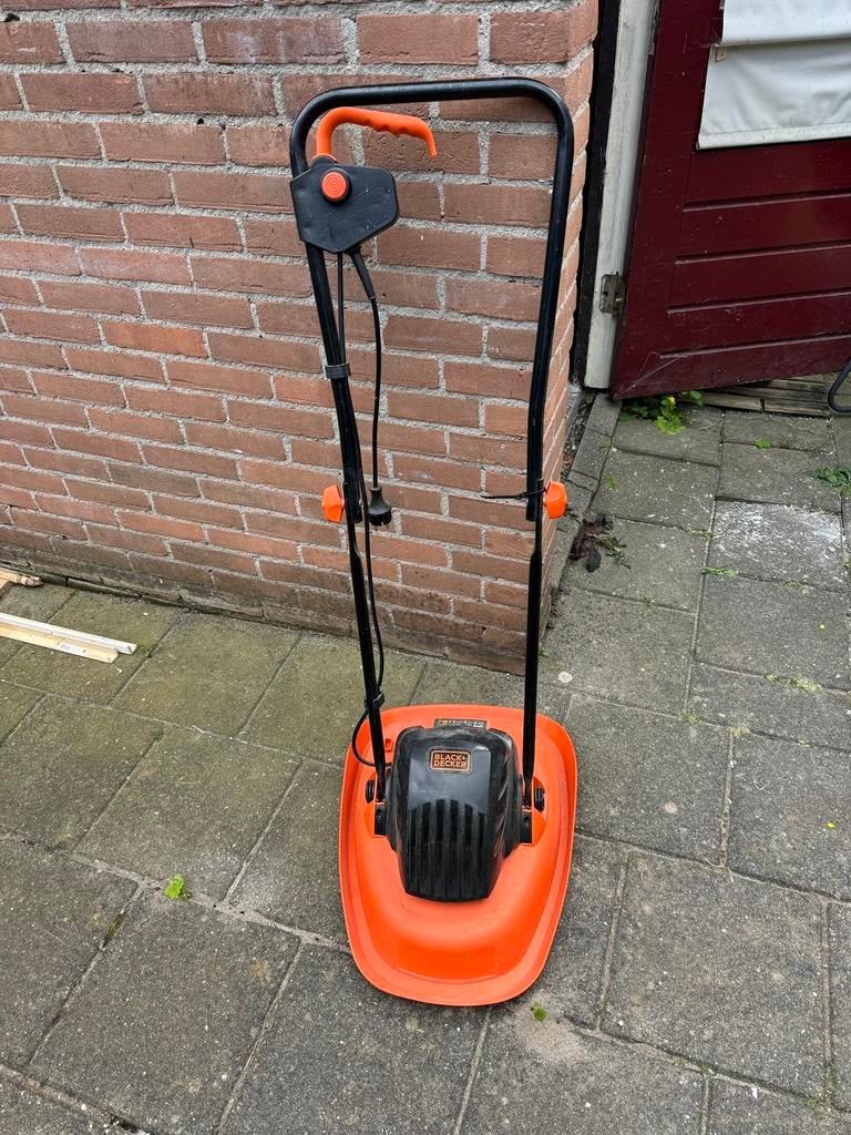 Black & Decker grasmaaier, Ophalen, Gebruikt, Elektrische grasmaaier, 30 t/m 39 cm