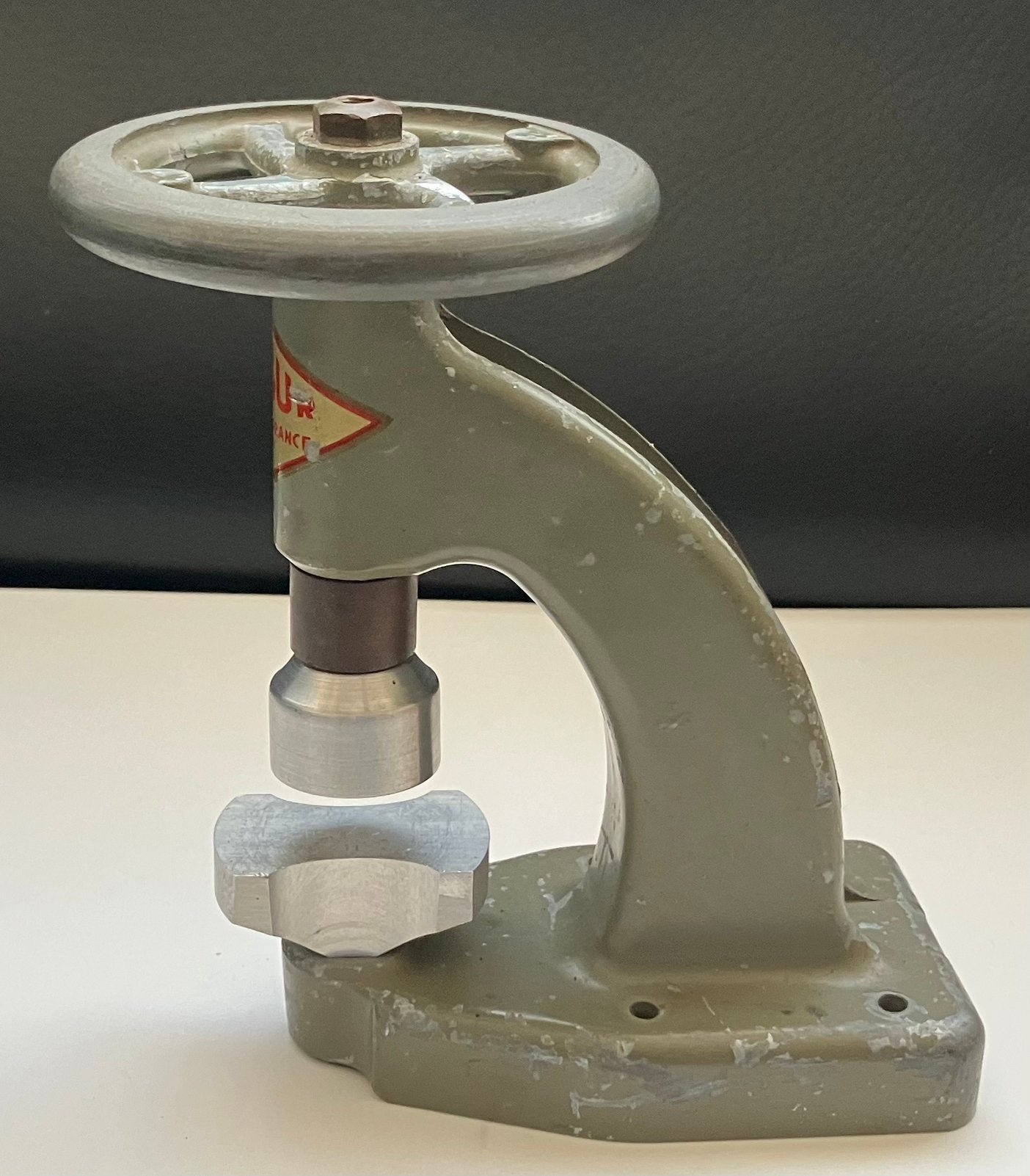 Horlogemakers gereedschap Robur glazenpers, Ophalen of Verzenden