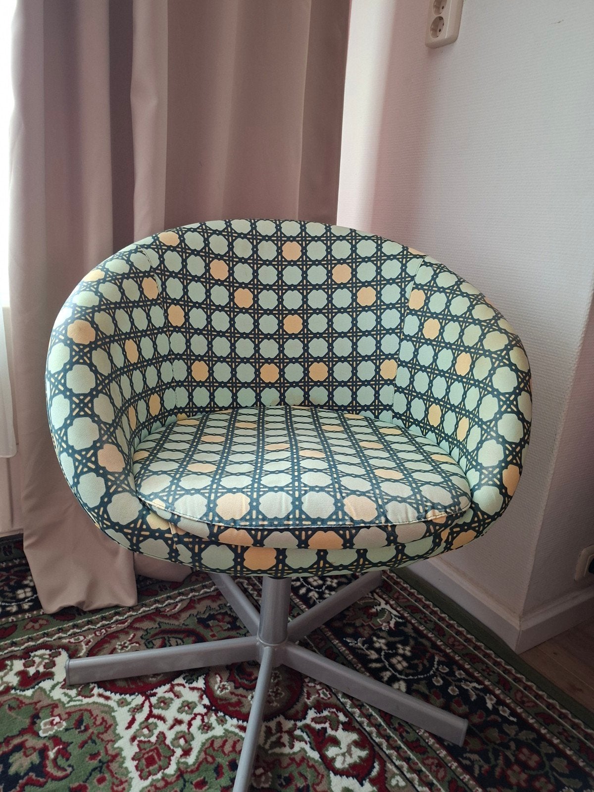 Comfortabele fauteuil met uniek patroon, Gebruikt, Modern, Speels, Overige kleuren, Ophalen of Verzenden