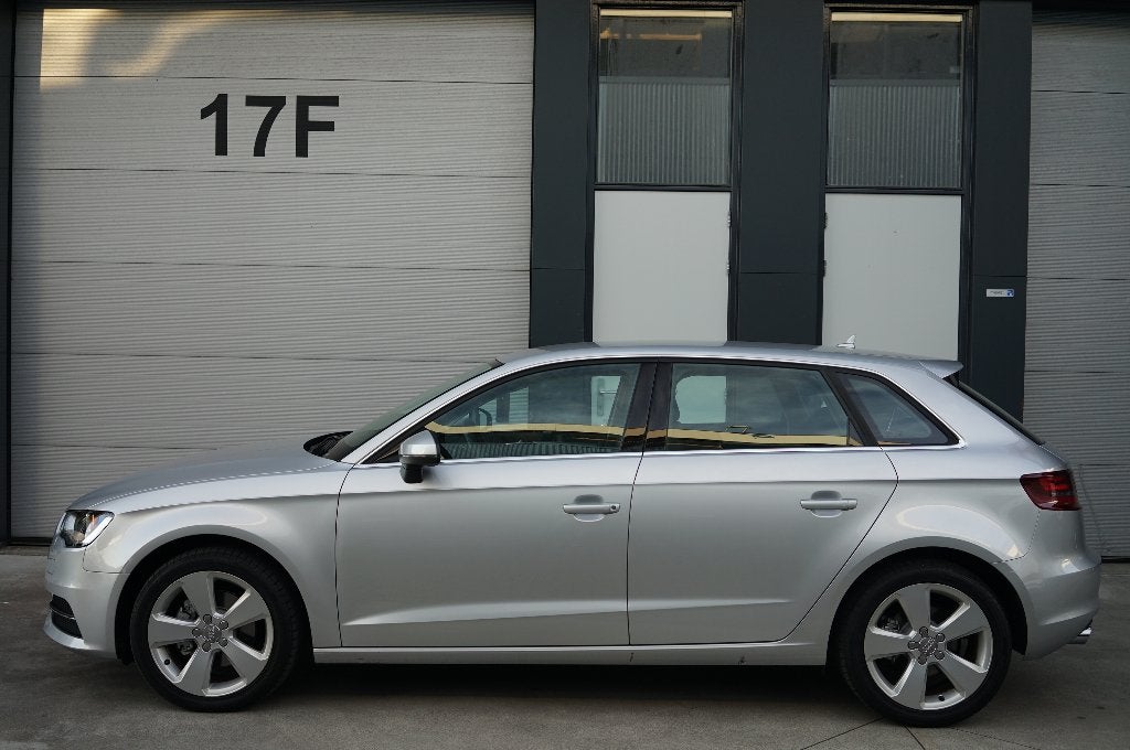 Audi A3 1.4 Sportback Let op:33dkm-1eig-'13, Auto's, Audi, Euro 5, Zwart, 4 cilinders, Leder en Stof