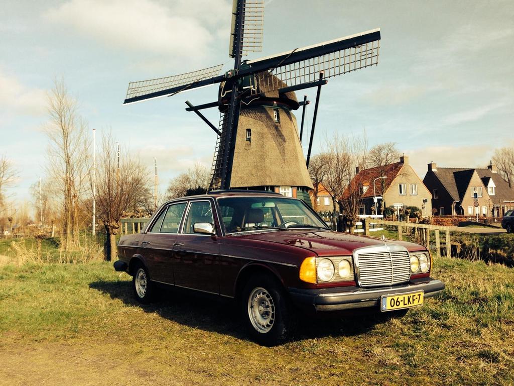 Uniek exemplaar Mercedes-Benz W123 300 Turbodiesel WB vrij, Automaat, Beige, 2965 cc, Diesel