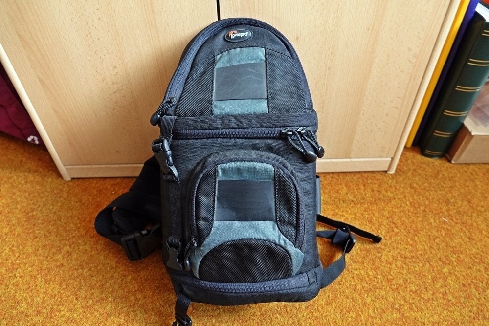 Lowepero 100AW slingshot cameratas / videotas / Rugtas, Ophalen of Verzenden, Zo goed als nieuw, Schoudertas, Lowepro