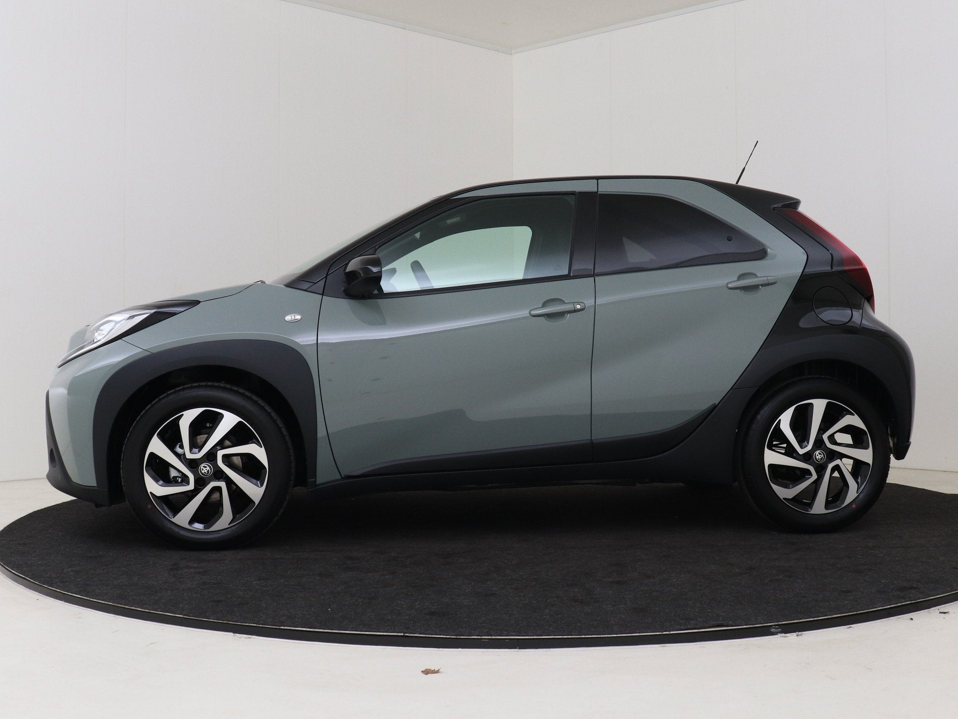Toyota Aygo X 1.0 VVT-i MT Pulse | Dealer onderhouden | Clim, 12 maanden, Stof, Gebruikt, 4 stoelen