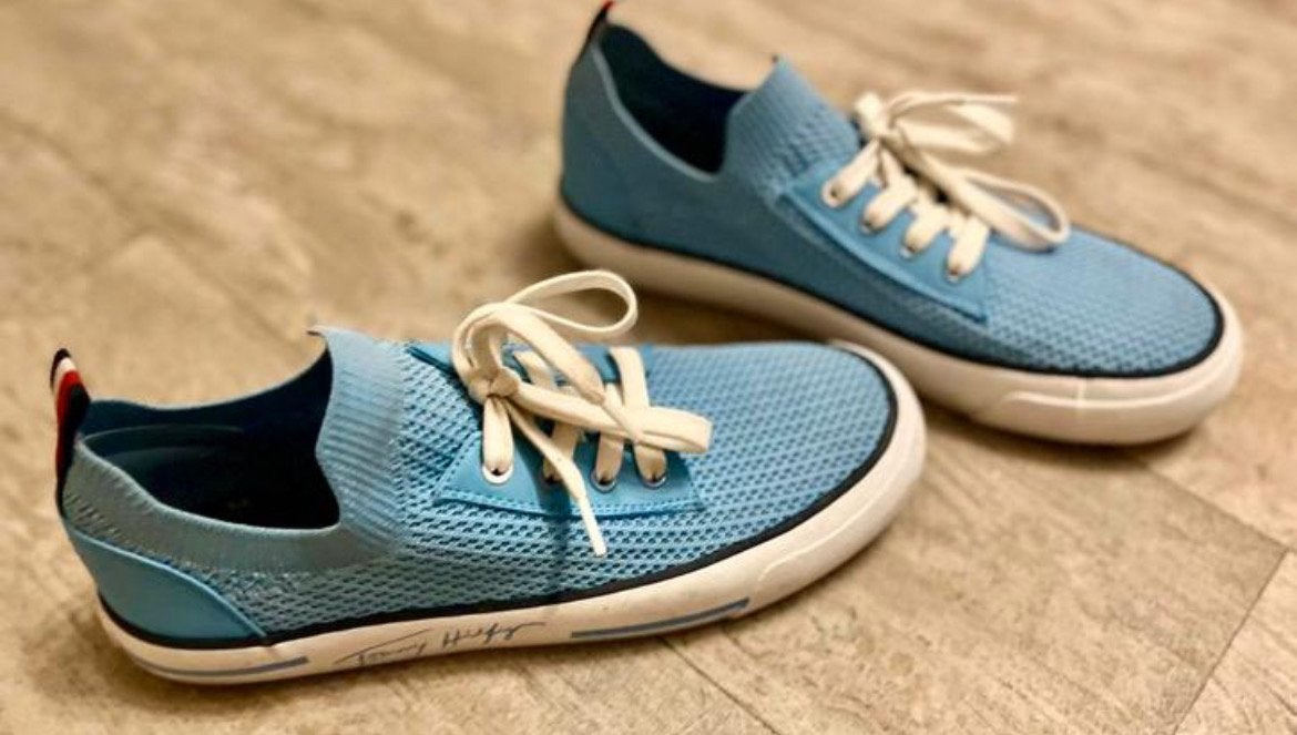 Tommy Hilfiger Sneakers - Lichtblauw. Maat 38,5, Kleding | Dames, Schoenen, Ophalen of Verzenden, Zo goed als nieuw, Blauw, Sneakers of Gympen