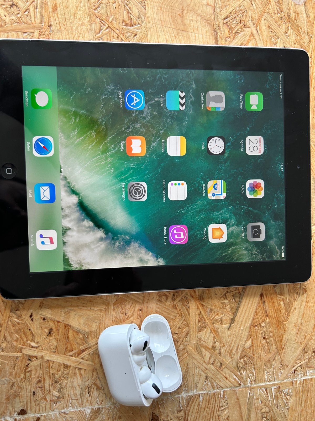 Apple iPad (3e generatie) met 16GB opslag en AirPods Pro, Computers en Software, Gebruikt, Apple iPad, 16 GB, Wi-Fi