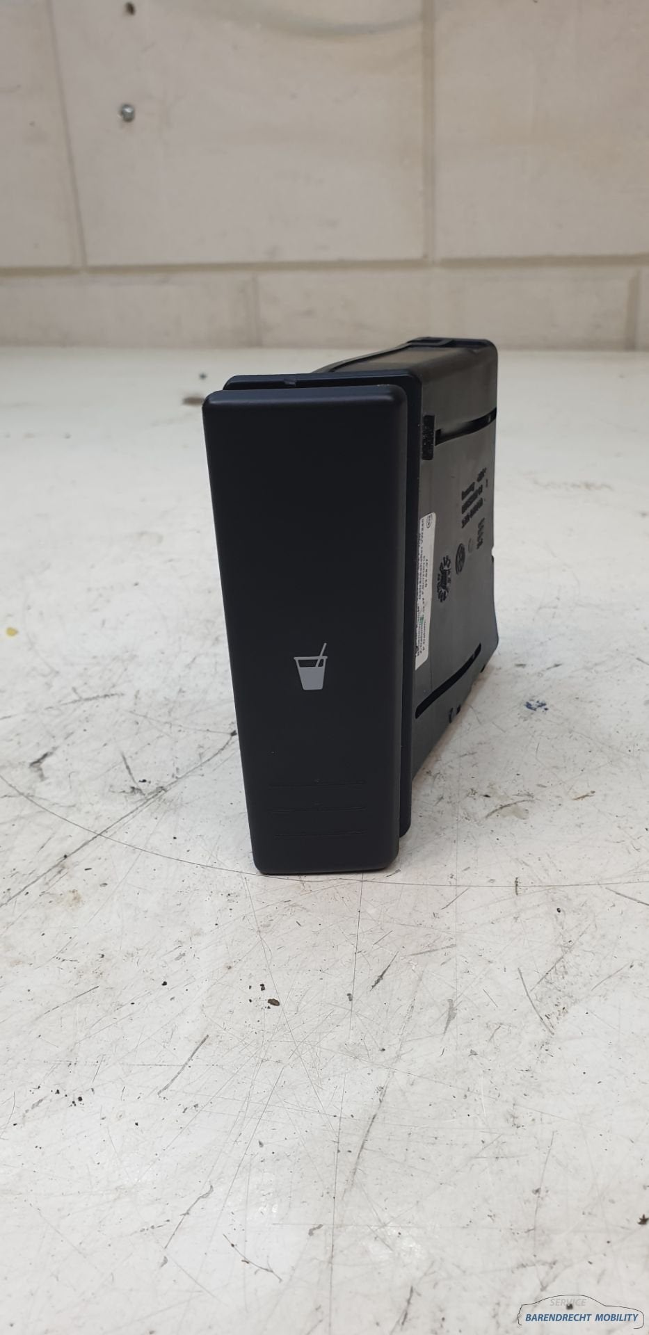 Bekerhouder Polo 9N 9N3 cupholder 6Q0858602 origineel gebrui, Auto-onderdelen, Gebruikt, Volkswagen, Volkswagen AG, Berliner Ring 2
38440  Wolfsburg, DE