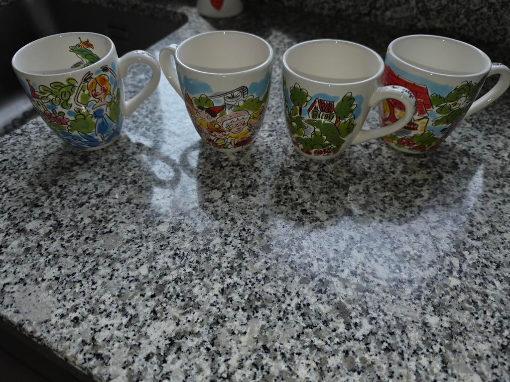Blond Amsterdam Efteling lijn: 4 mokjes en 2 schaaltjes, Huis en Inrichting, Keuken | Servies, Ophalen of Verzenden