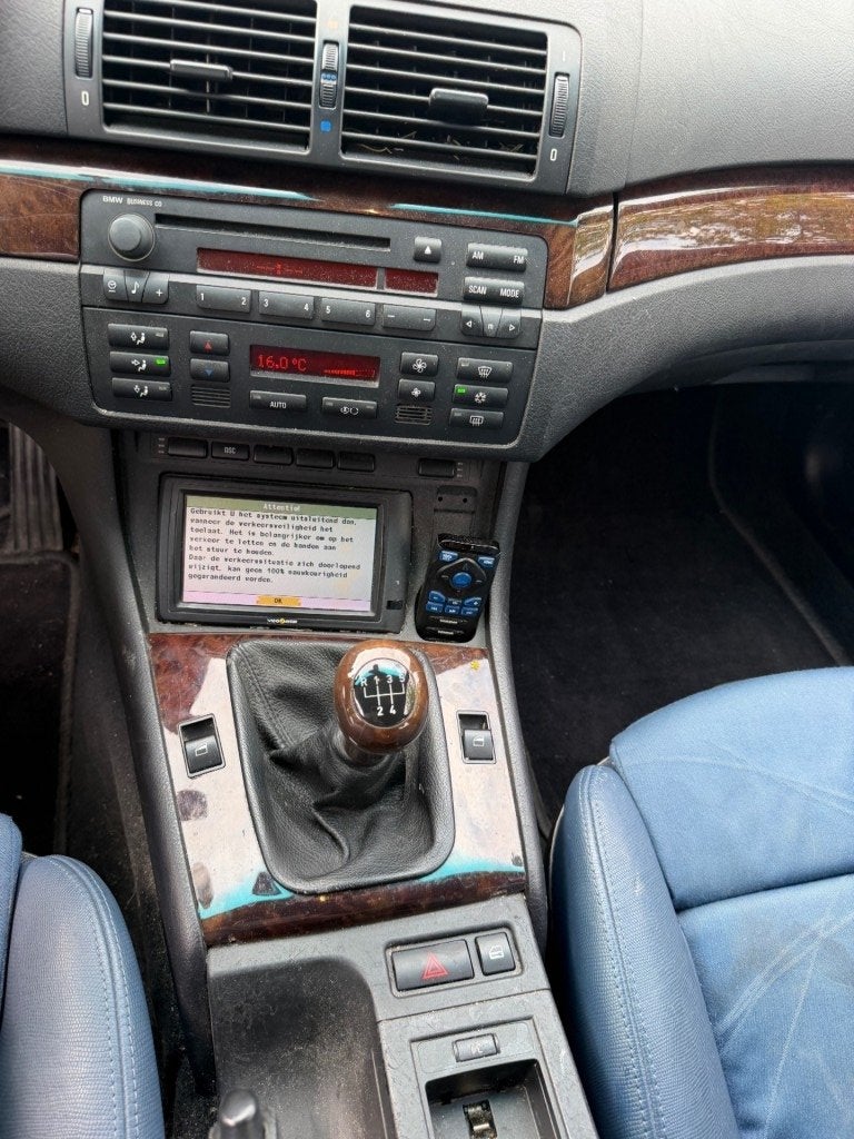 Bmw 3-SERIE 316i Lifestyle Edition CLIMA NAVI HANDEL EXPORT, 4 cilinders, Navigatiesysteem, Handgeschakeld, Zilver of Grijs