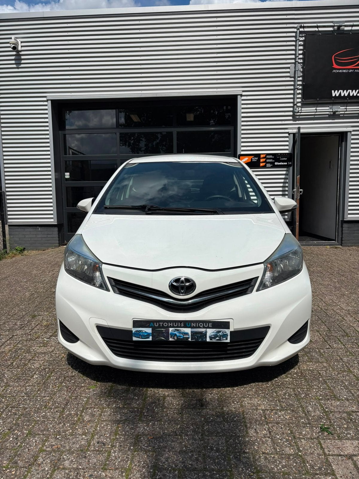 Toyota yaris, automaat, achteruit rij camera, airco,, Automaat, 4 cilinders, Wit, 1329 cc