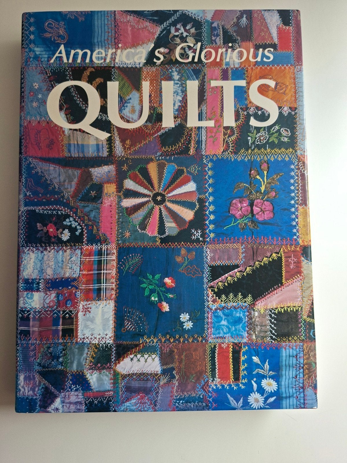 America's Glorious Quilts - Prachtig Quiltboek, Ophalen of Verzenden, Zo goed als nieuw, Karen Berkenfeld, Amerika
