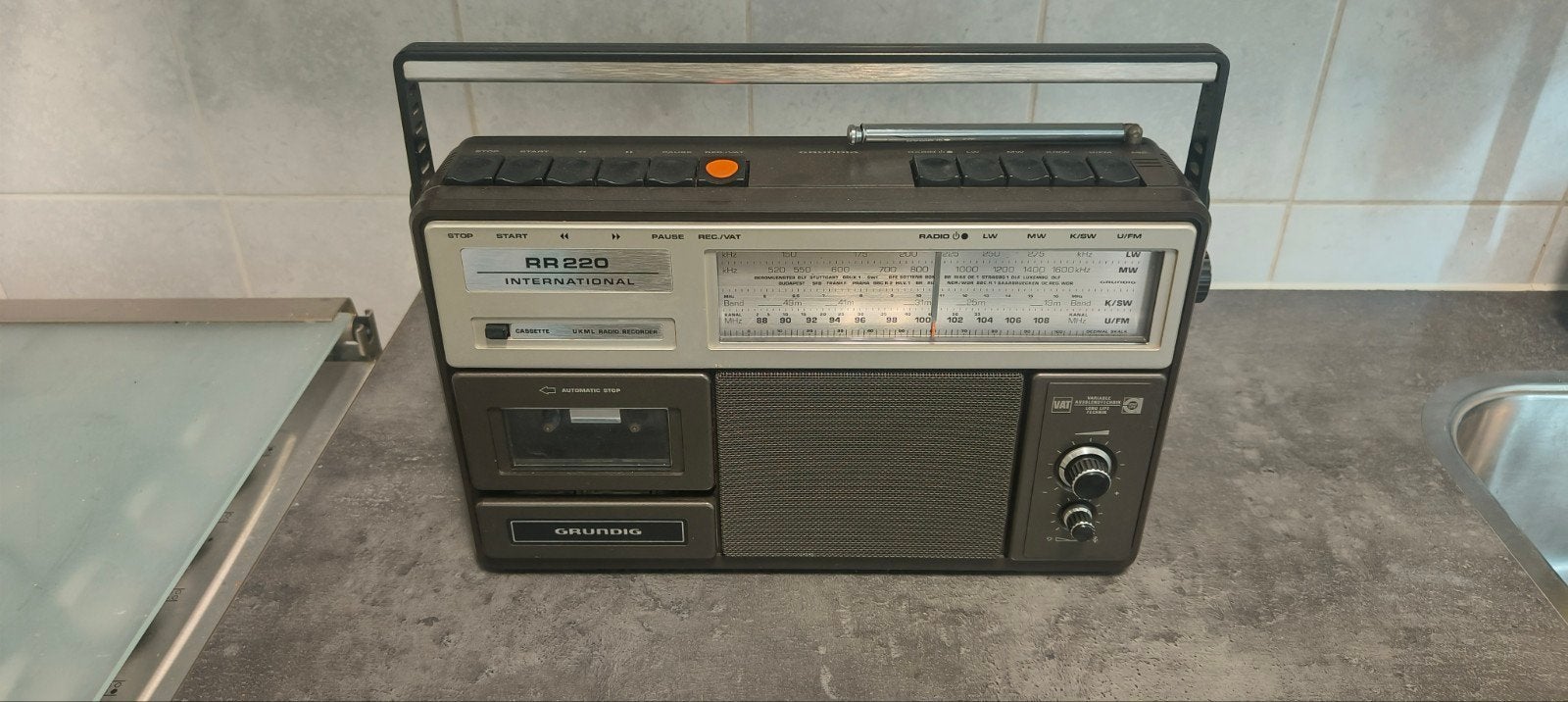 radio cassette speler Grundig rr220, Ophalen of Verzenden, Refurbished, Radio
