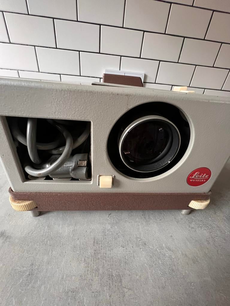 Vintage Leitz Wetzlar Projector, Ophalen, Gebruikt, Met scherm