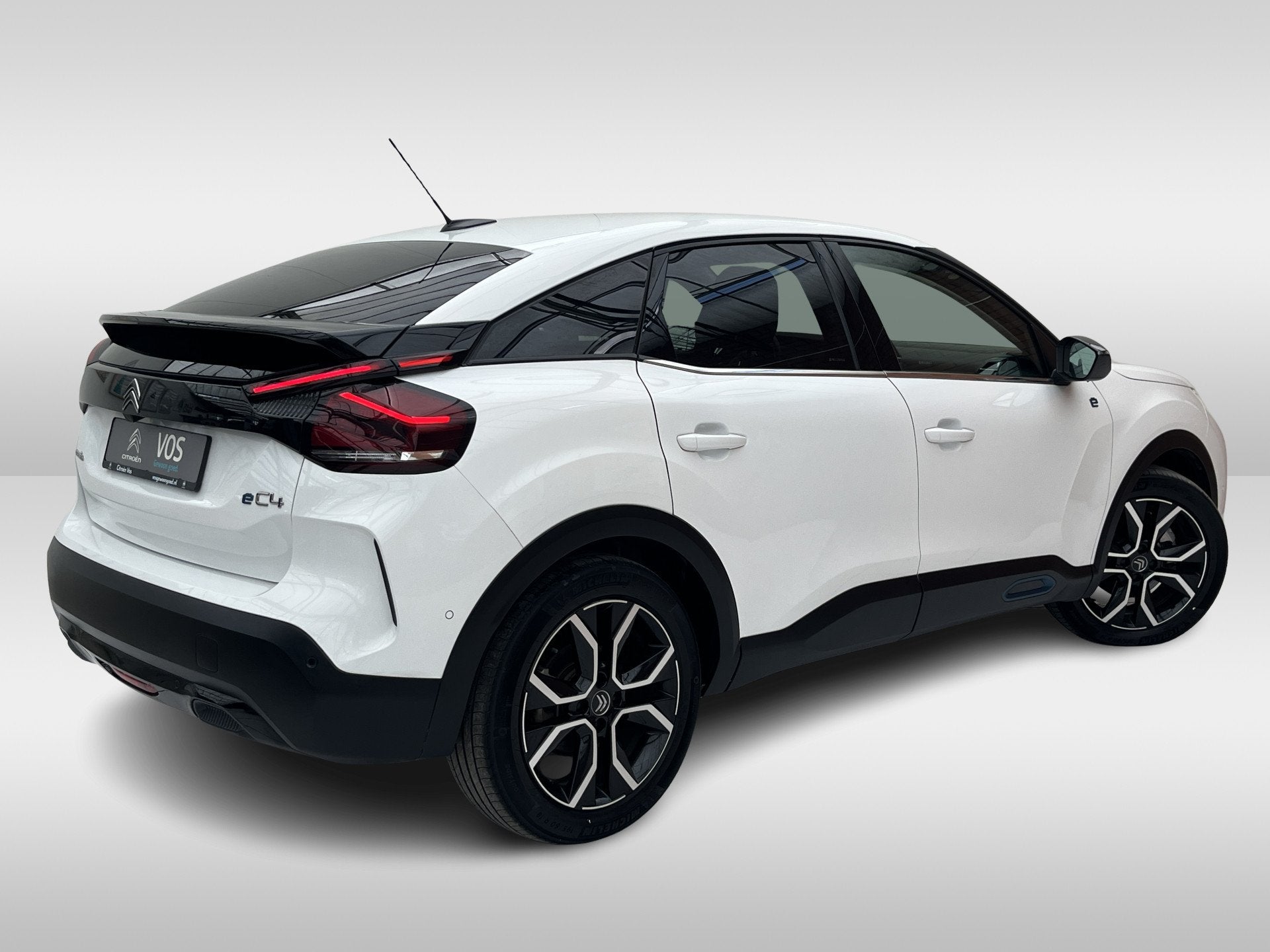 Citroën Ë-C4 Shine 50 kWh | Keyless | Camera voor + achter, Auto's, 12 maanden, Gebruikt, Zwart, Leder en Stof