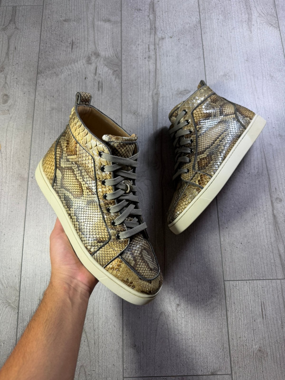 Christian louboutin, Overige kleuren, Ophalen of Verzenden, Sneakers of Gympen, Gedragen