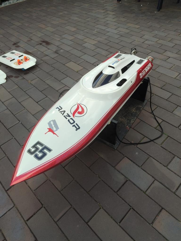 Rc boot 26cc 30cc 32cc zenoah speedboot powerboot, Hobby en Vrije tijd, Ophalen, 1:32 tot 1:50