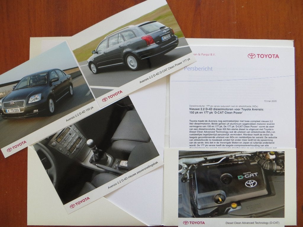 Toyota Avensis 2.2 D-4D persmap (2005 mei; NL), Ophalen of Verzenden, Nieuw, Toyota