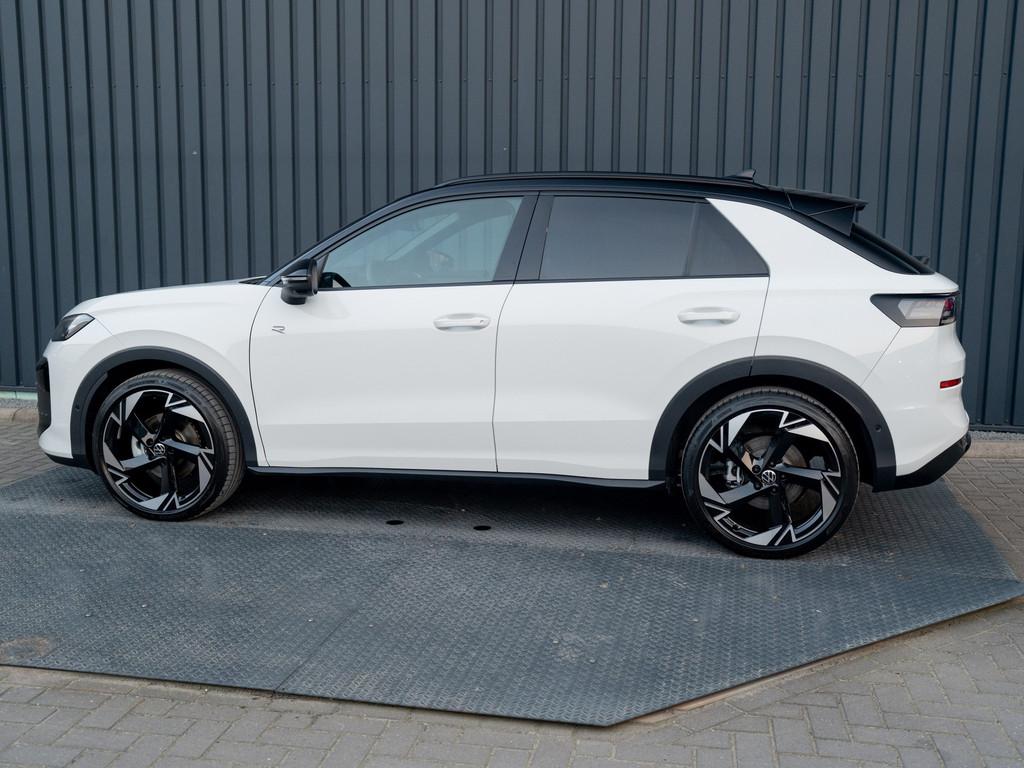 Volkswagen T-Roc 1.5 eTsi R-Line First Edition | Black Style, Auto's, Volkswagen, 730 kg, 4 cilinders, Leder en Stof, Wit