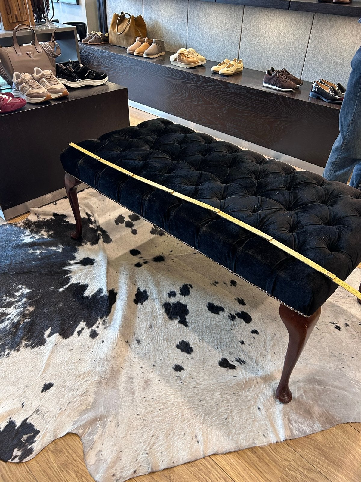 Zwarte fluwelen bankje met chesterfield-stijl, Ophalen, Gebruikt, Minder dan 75 cm, Tweepersoons