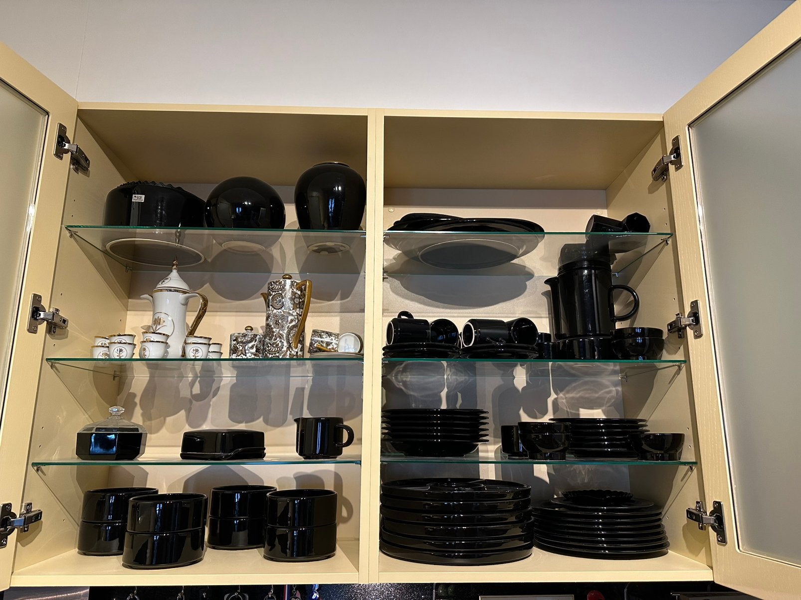 Compleet zwart servies + fondueborden (glazen zijn gratis), Ophalen, Zo goed als nieuw, Glas, Overige stijlen