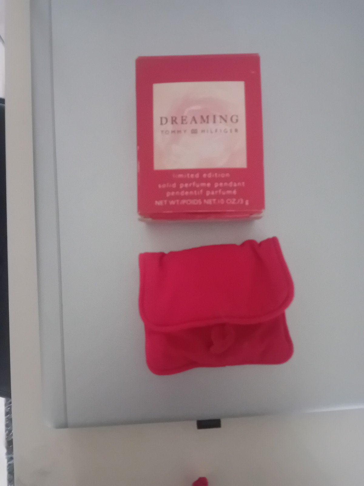 Tommy Hilfiger Dreaming Solid Parfum Hanger Limited Edition, Met hanger, Ophalen of Verzenden, Zo goed als nieuw, Rood
