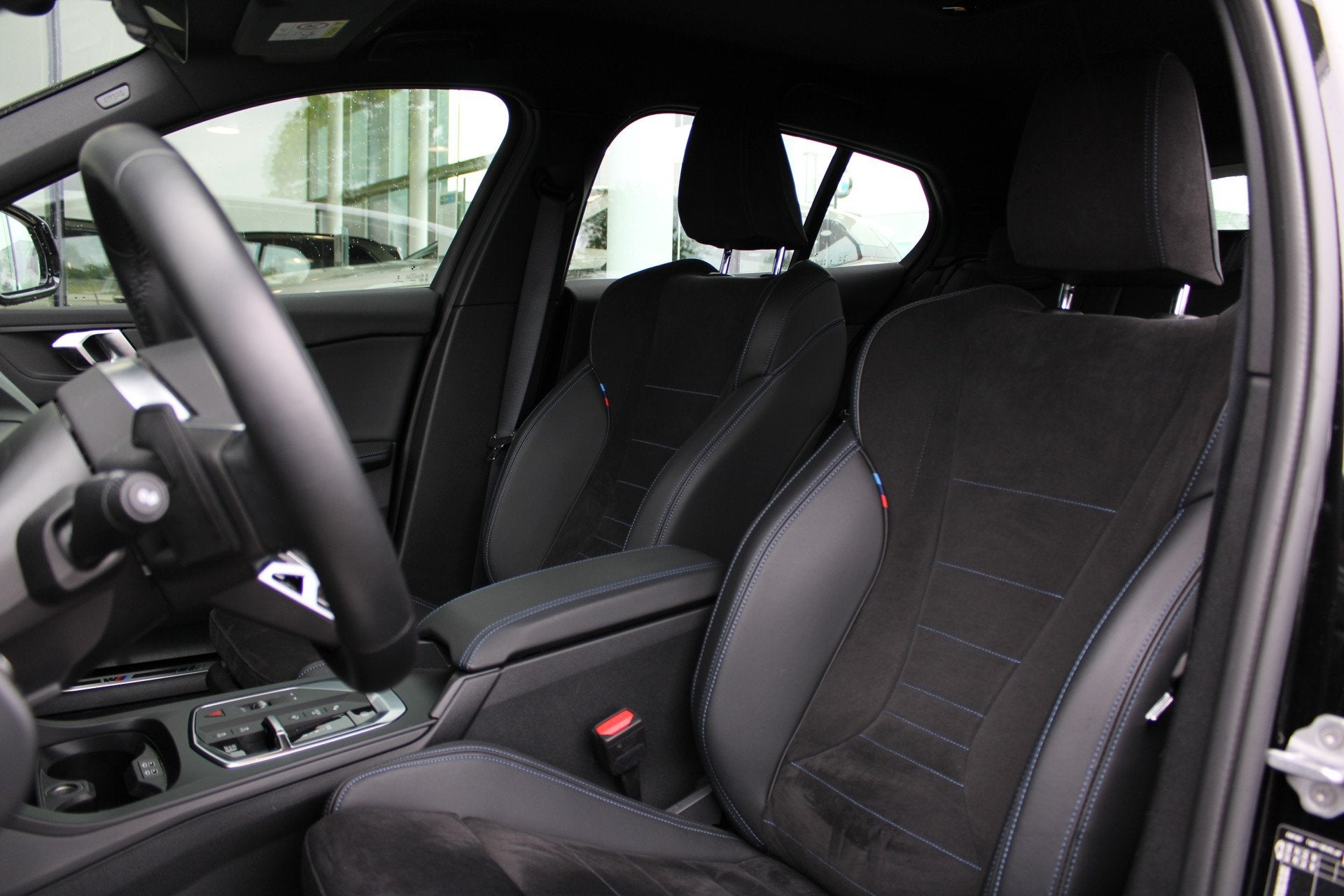BMW 1 Serie 120 M Sport Automaat / Sportstoelen / Comfort Ac, Auto's, Gebruikt, 156 pk, Met garantie (alle), Zwart