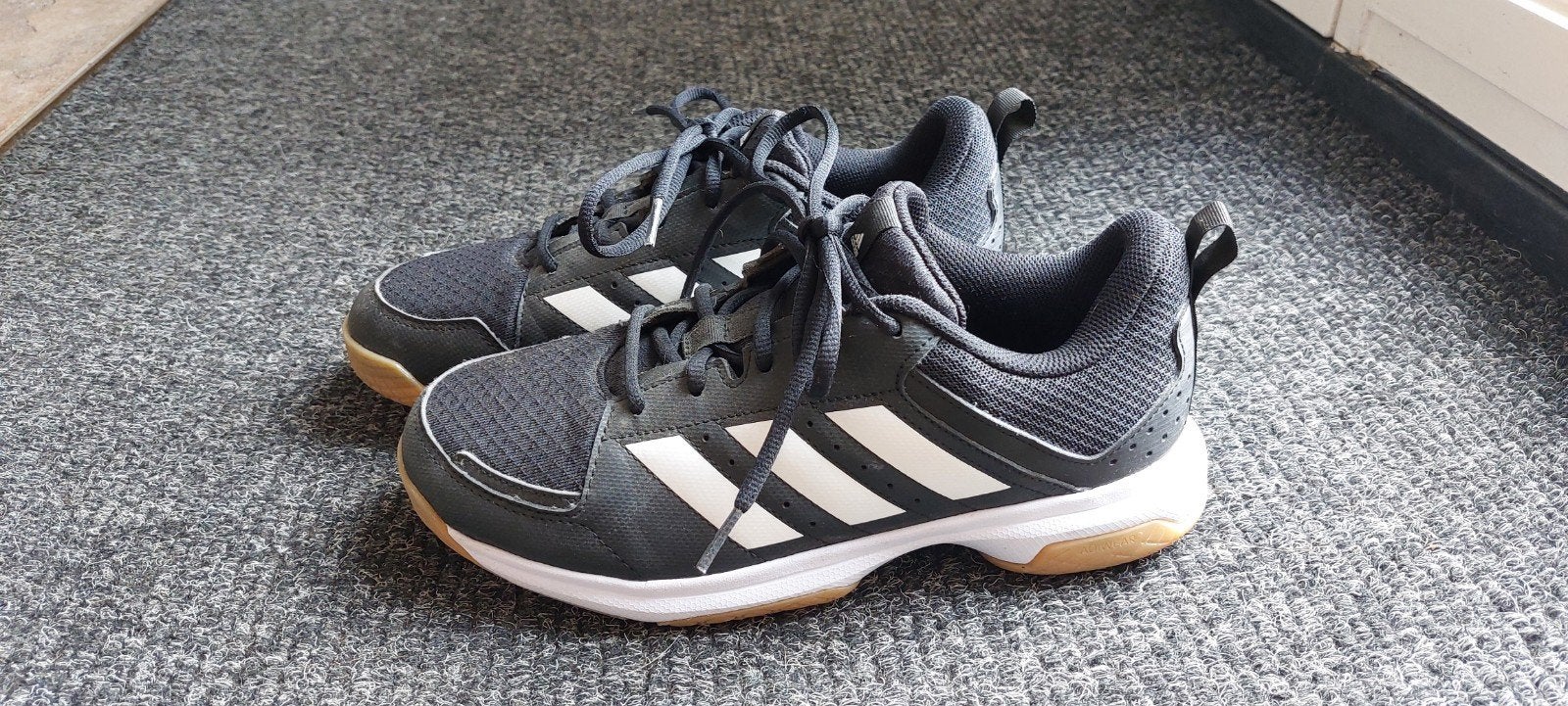 Adidas hockeyschoenen voor binnen, maat 39,5, Ophalen of Verzenden, Zo goed als nieuw, Schoenen