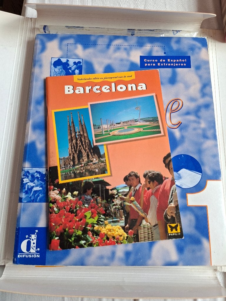 Spaans lesboek Gente en reisgids Barcelona, Boeken, Ophalen of Verzenden