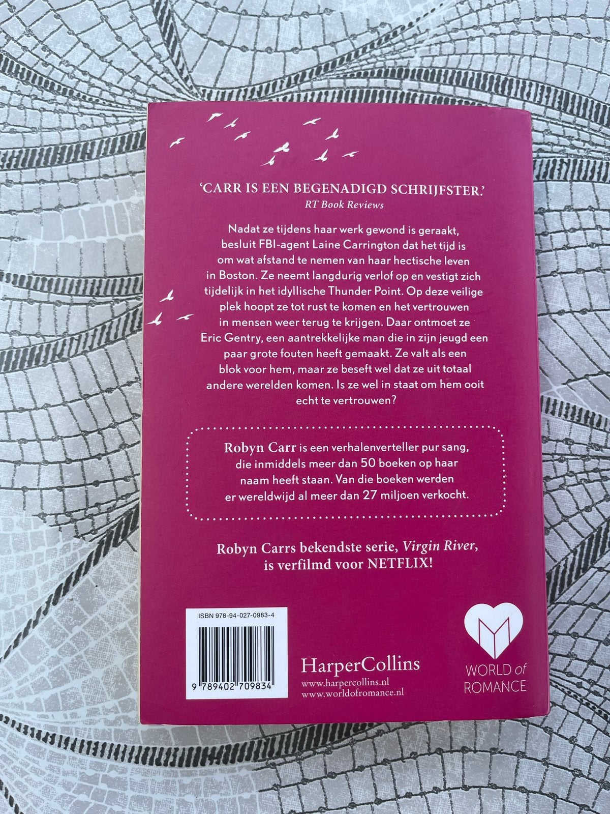 Robyn Carr - Twee Werelden (De Thunder Point-serie), Boeken, Ophalen of Verzenden, Gelezen, Nederland