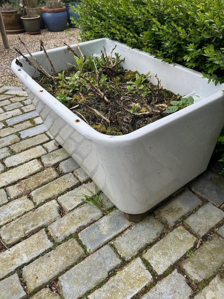 witte geglazuurde wasbak, Ophalen