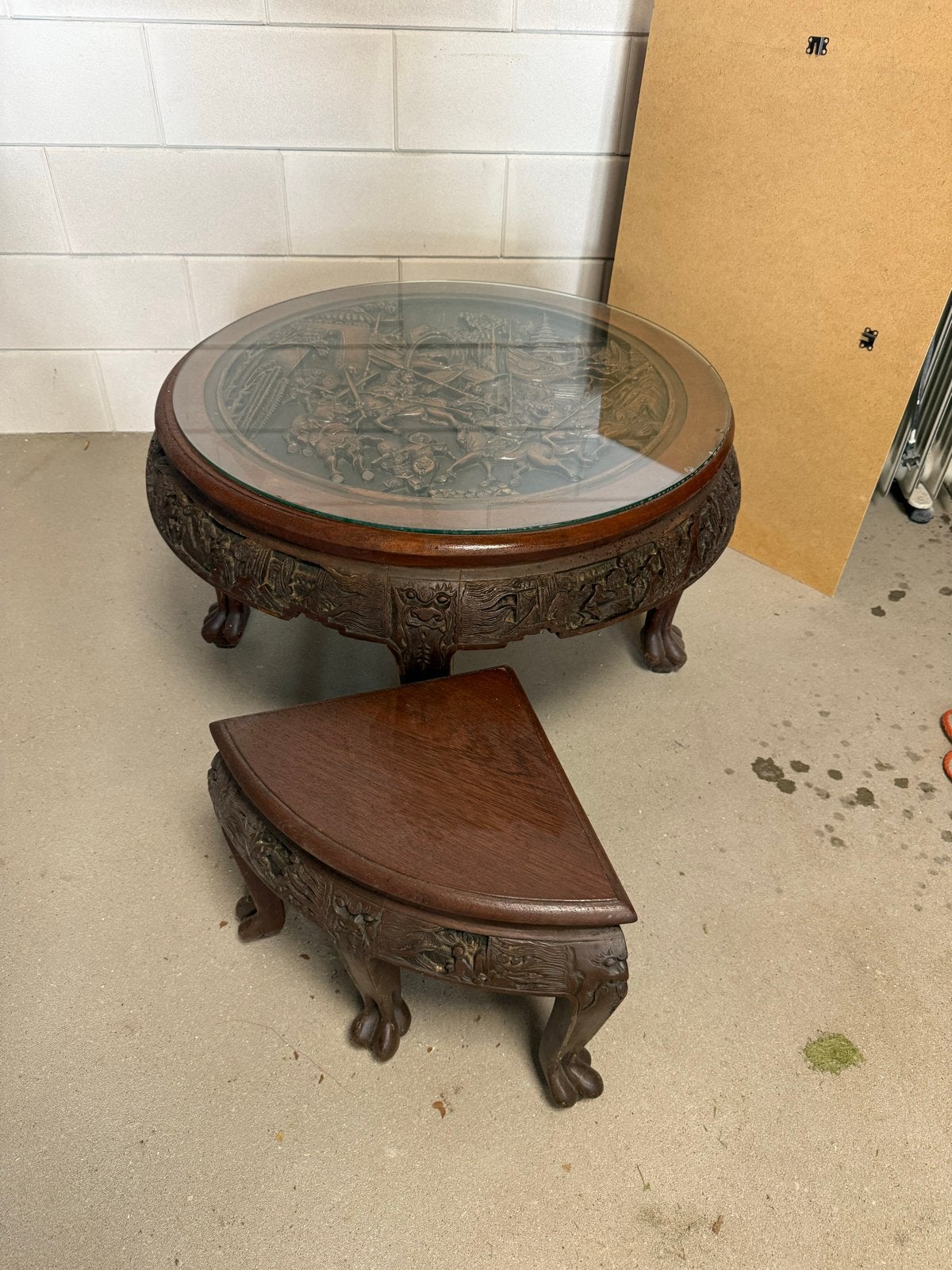Rond antiek Indonesische salontafel met houtsnijwerk, Ophalen