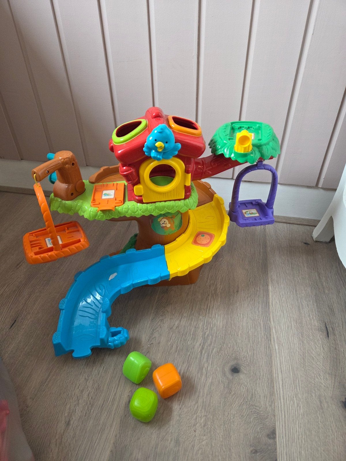 V-tech boomhut + tas met rails en losse onderdelen, Kinderen en Baby's, Ophalen, Gebruikt, 6 maanden tot 2 jaar