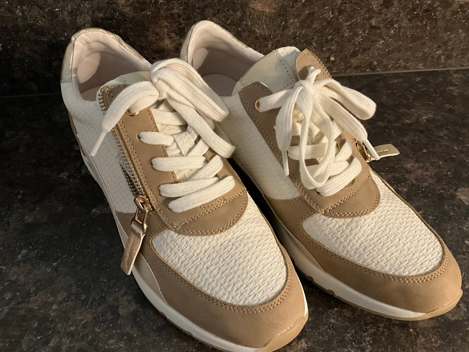 Casual Street sneakers maat 41, Ophalen, Zo goed als nieuw, Beige, Sneakers of Gympen