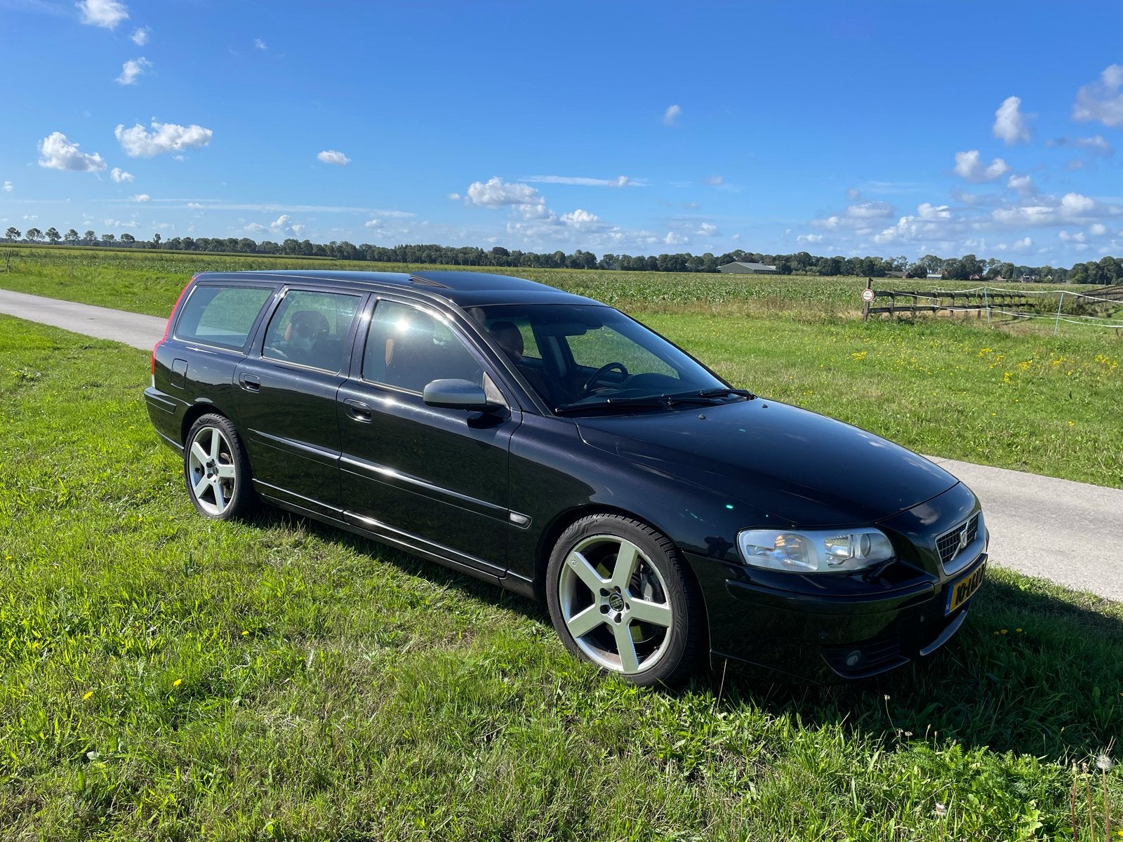 Volvo V70 2.5 R Geatronic 2005 Zwart, Automaat, 1800 kg, V70, Stationwagon