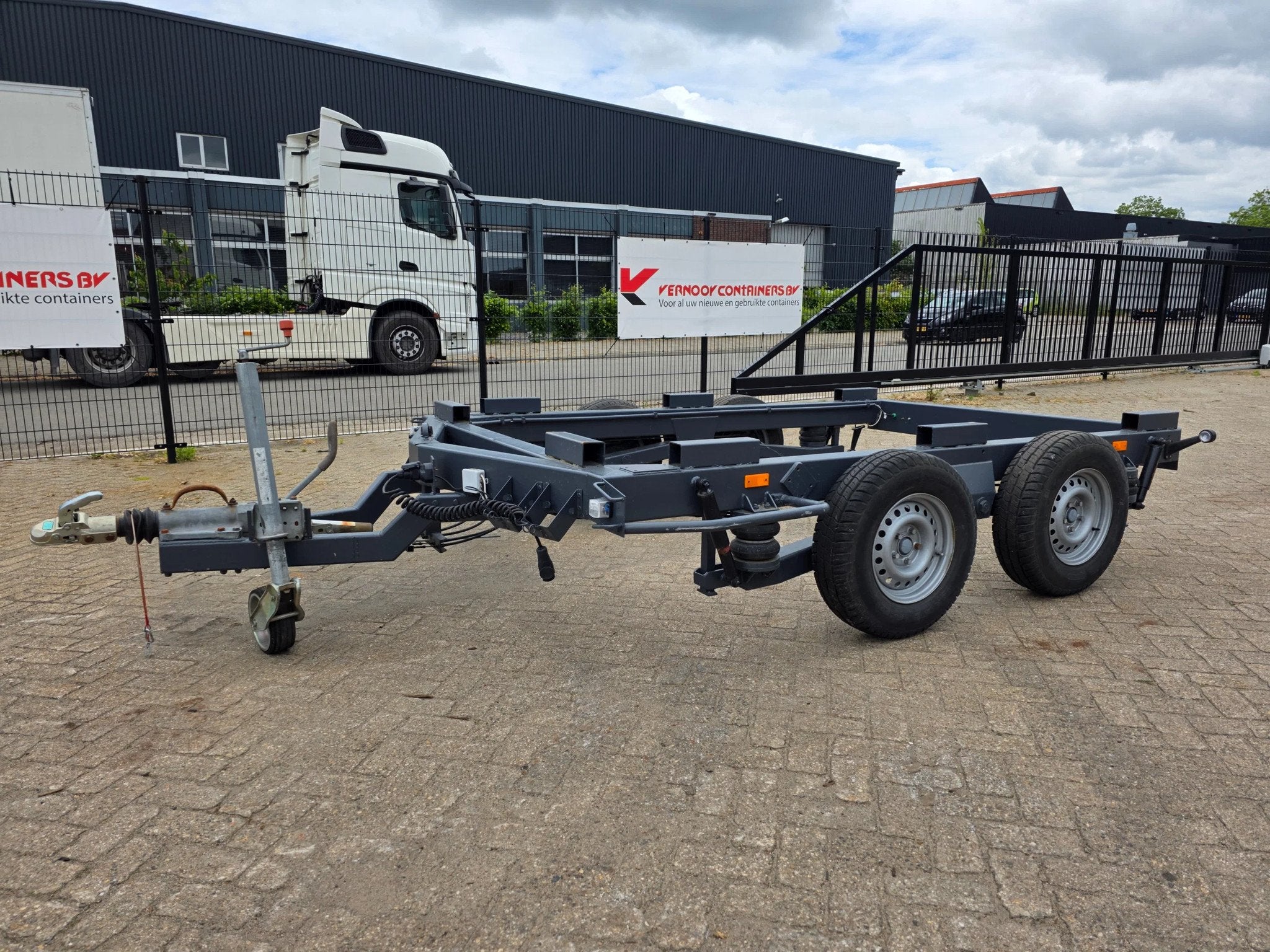 VERNOOY Chassis aanhanger, Dennis, Zo goed als nieuw, Dennis@vernooy.nl, Kellensedwarsweg 9
4004 JC  Tiel, NL