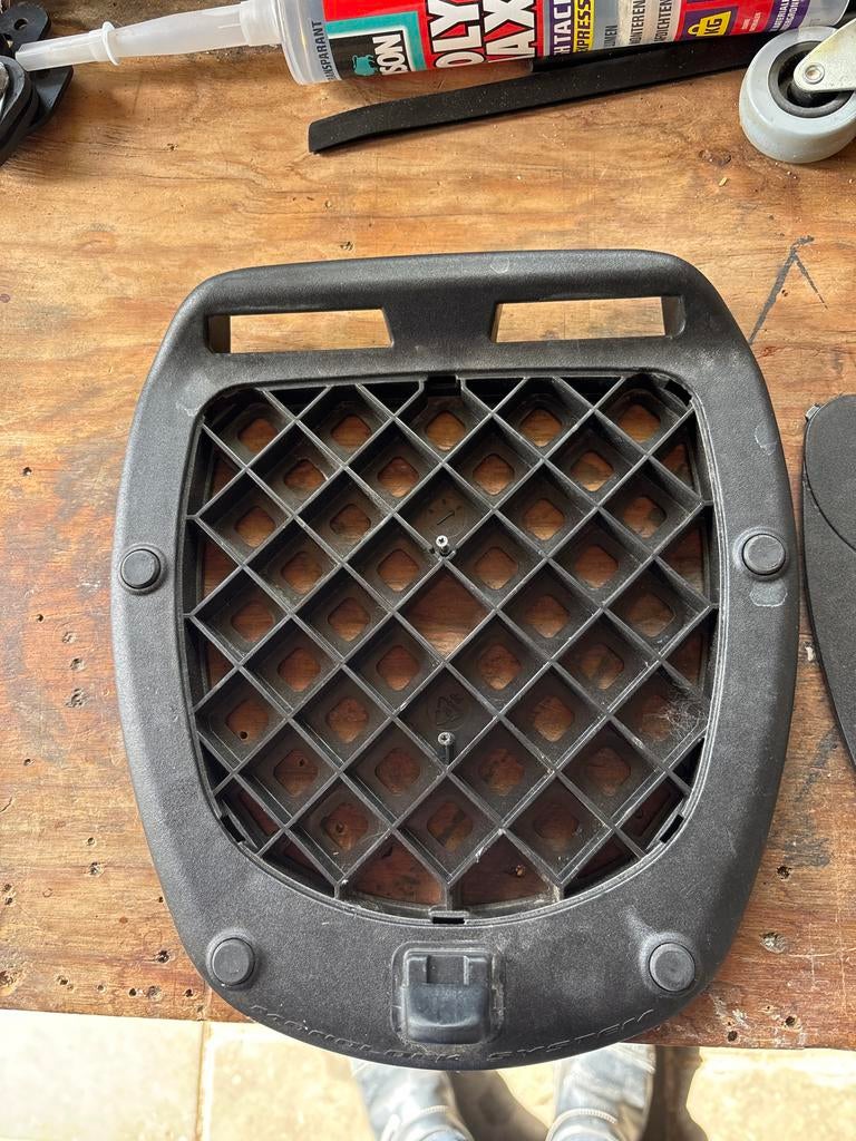 GIVI topkoffer montageplaat met bevestigingsmateriaal, Ophalen of Verzenden, Gebruikt