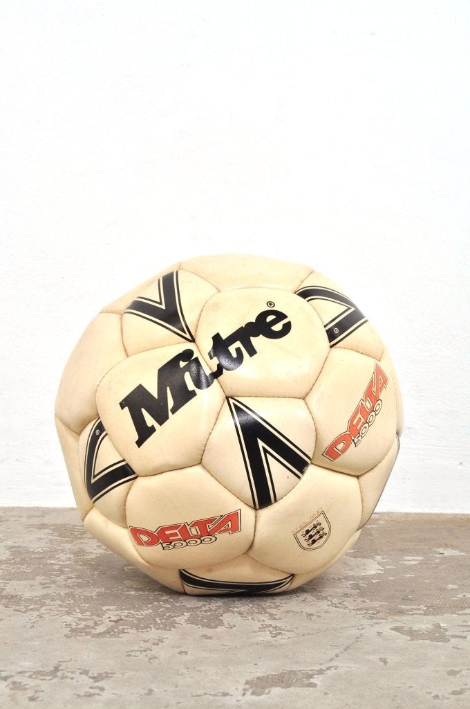 Vintage XL voetbal Engelse Mitre bal reclame EYECATCHER, Ophalen of Verzenden, Gebruikt, Gebruiksvoorwerp