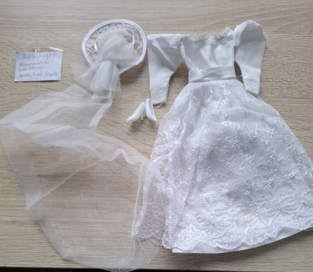 3102-1985 Barbie Romantic Wedding Dress & Shoes & Veil, Verzamelen, Poppen, Ophalen of Verzenden, Gebruikt, Fashion Doll