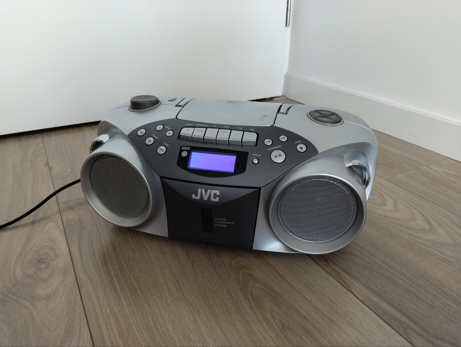 Foto 9 van JVC RC-EX36 Draagbare CD/Cassette Speler met Radio