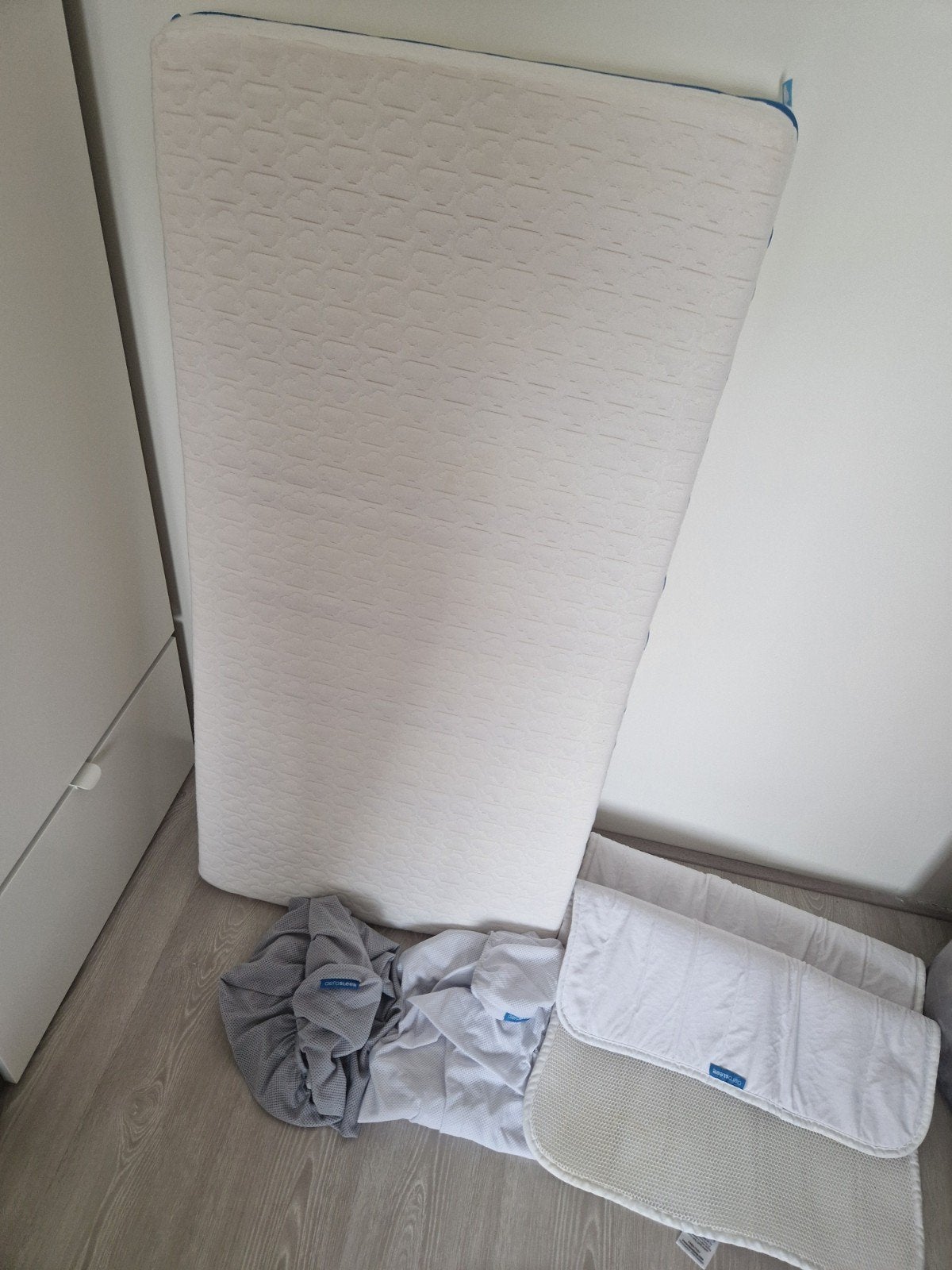 Aerosleep Matras 60x120+ matrasbeschermer+hoeslakens, Ophalen, Gebruikt, 190 cm of minder, Matras